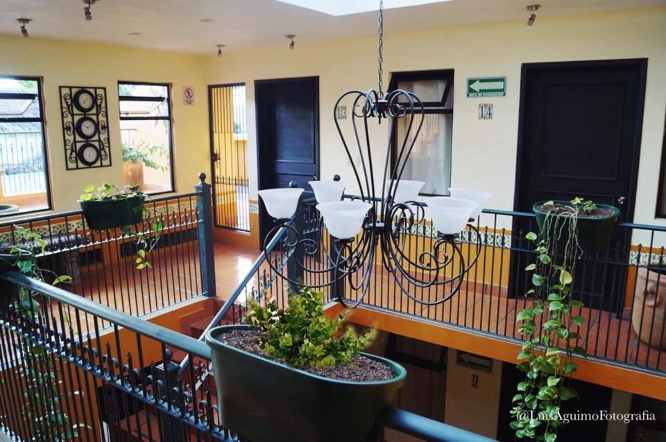 Hotel Del Pasaje Morales Comitan de Dominguez Esterno foto
